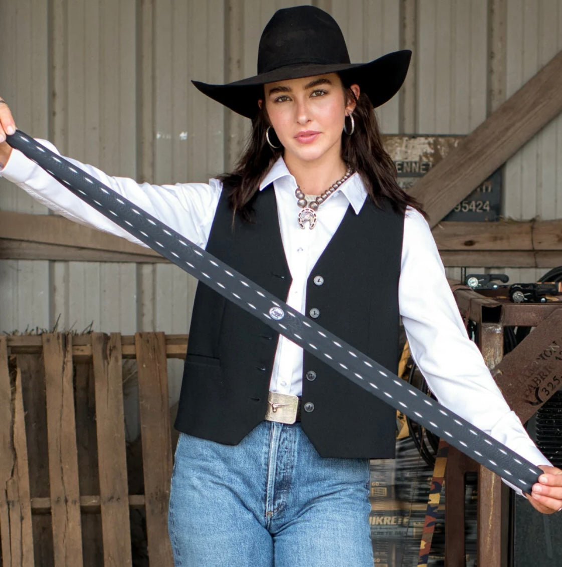 The Buckstitch Twilly in Black