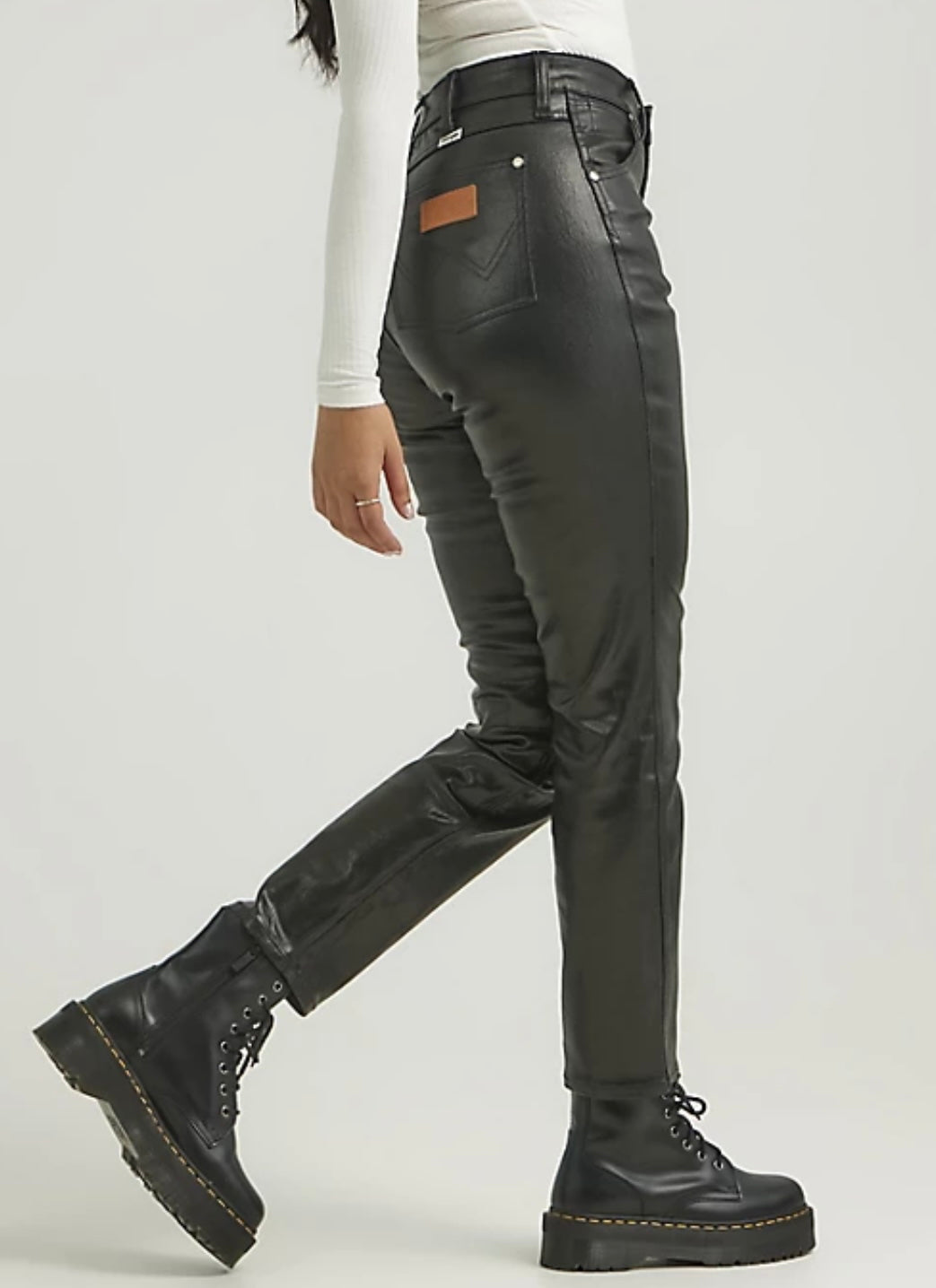 The Wrangler Walker 677 Black Gloss Jeans-27