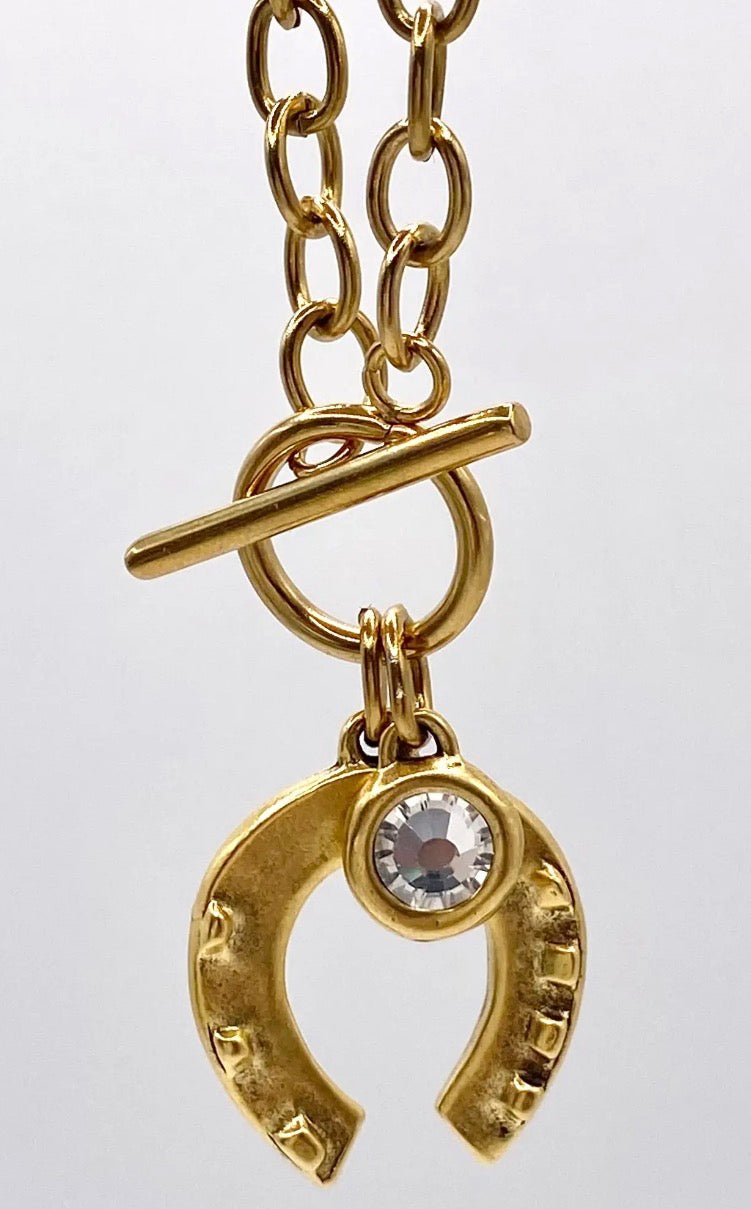 The Lucky Horseshoe Necklace in Gold