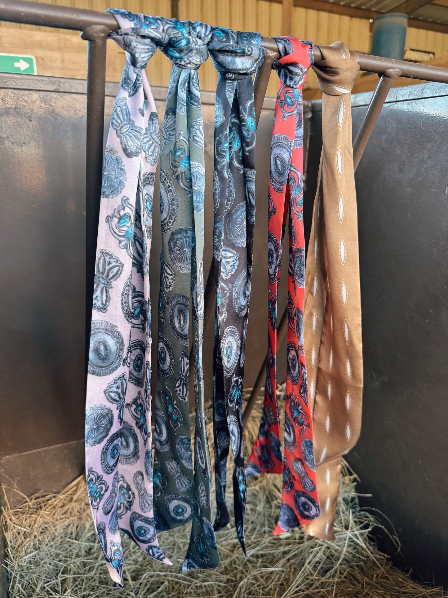 The Turqs & Conchos Twilly in Pink