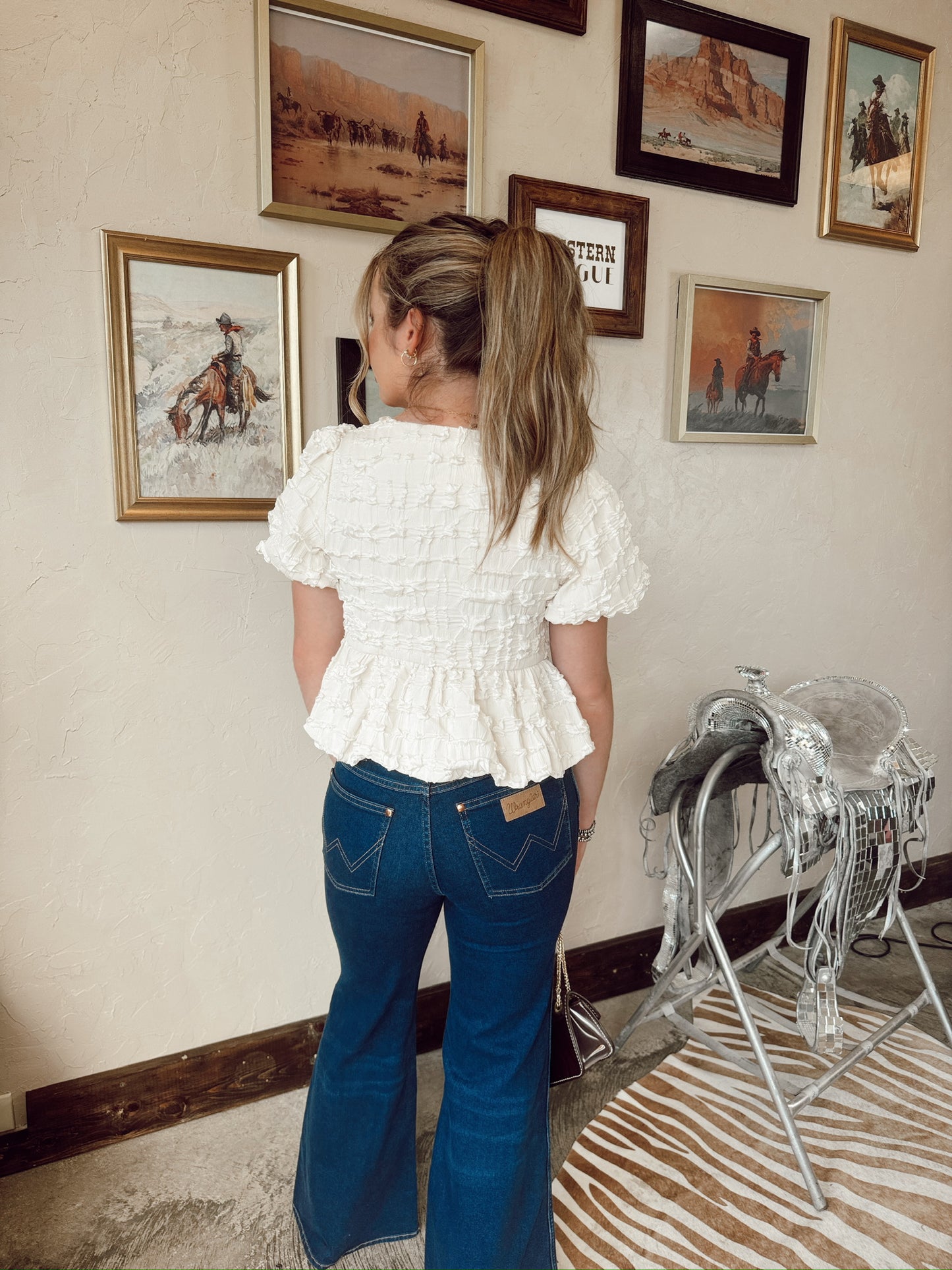 The Wrangler Wanderer 622 Dark Wash Flares