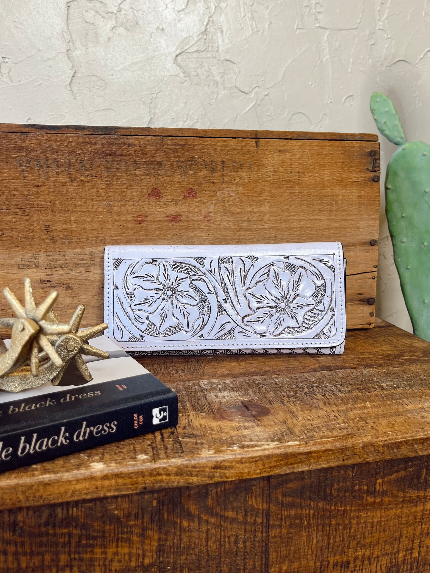 Que Chula Wallet- White