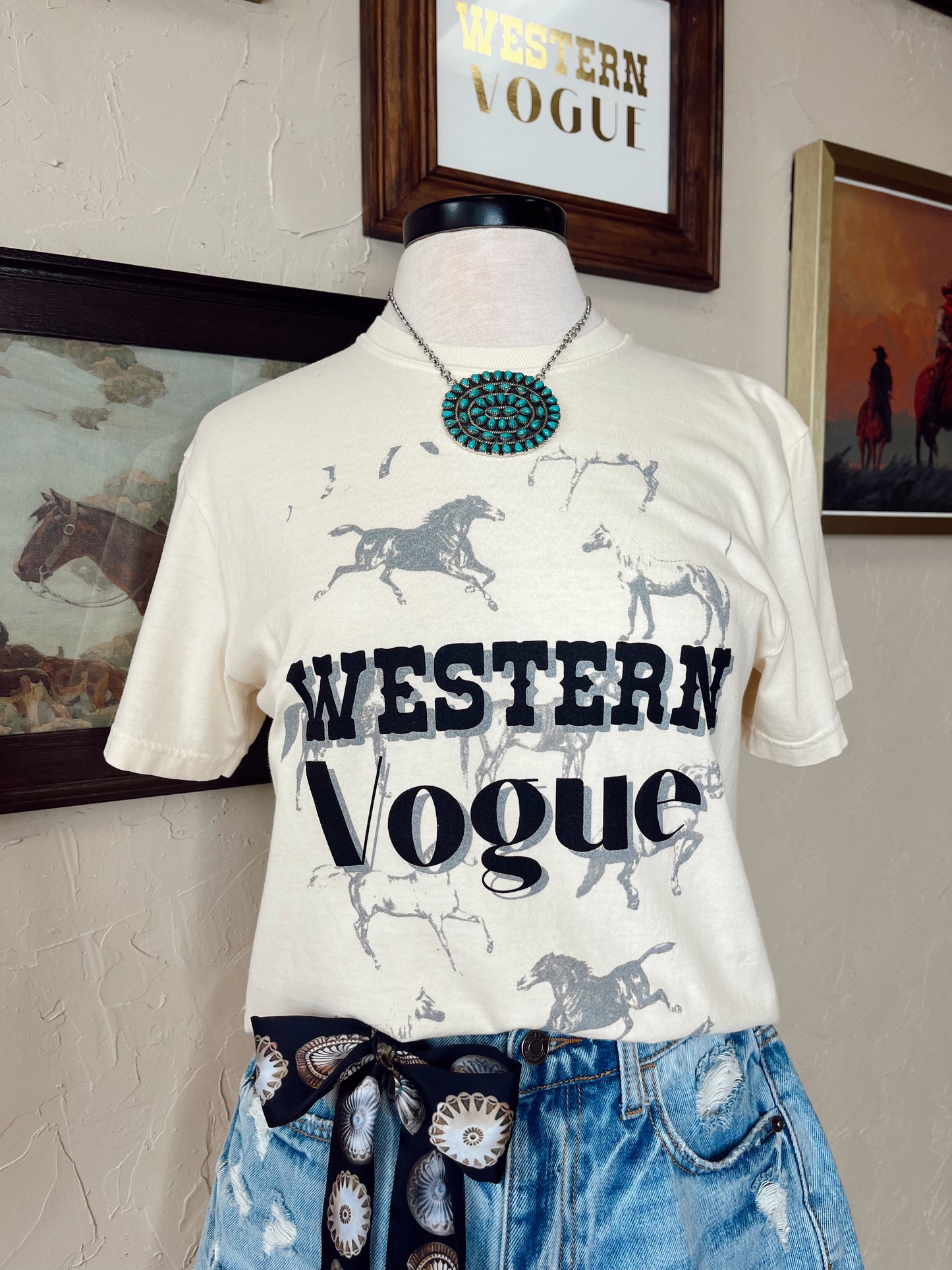 The Wild Horses Western Vogue Cropped T-Shirt