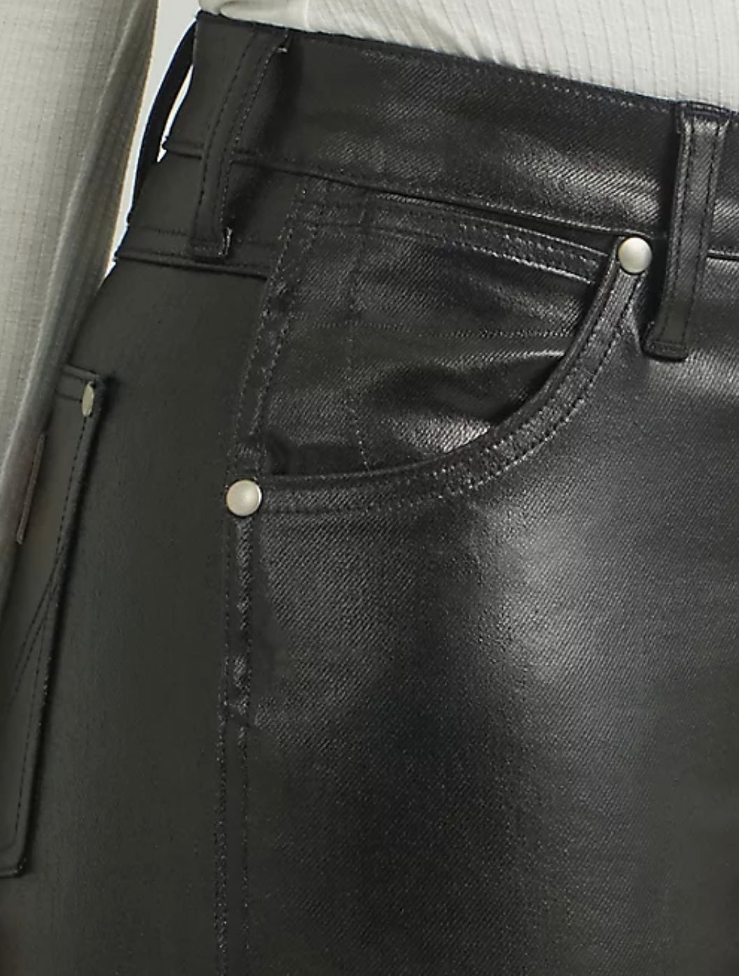 The Wrangler Walker 677 Black Gloss Jeans-27
