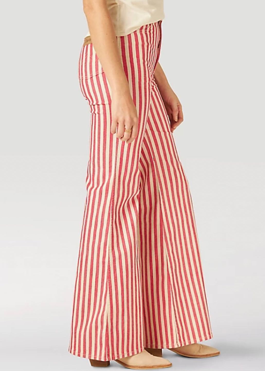 The Wrangler Wanderer 622 Raspberry Ripple Flares
