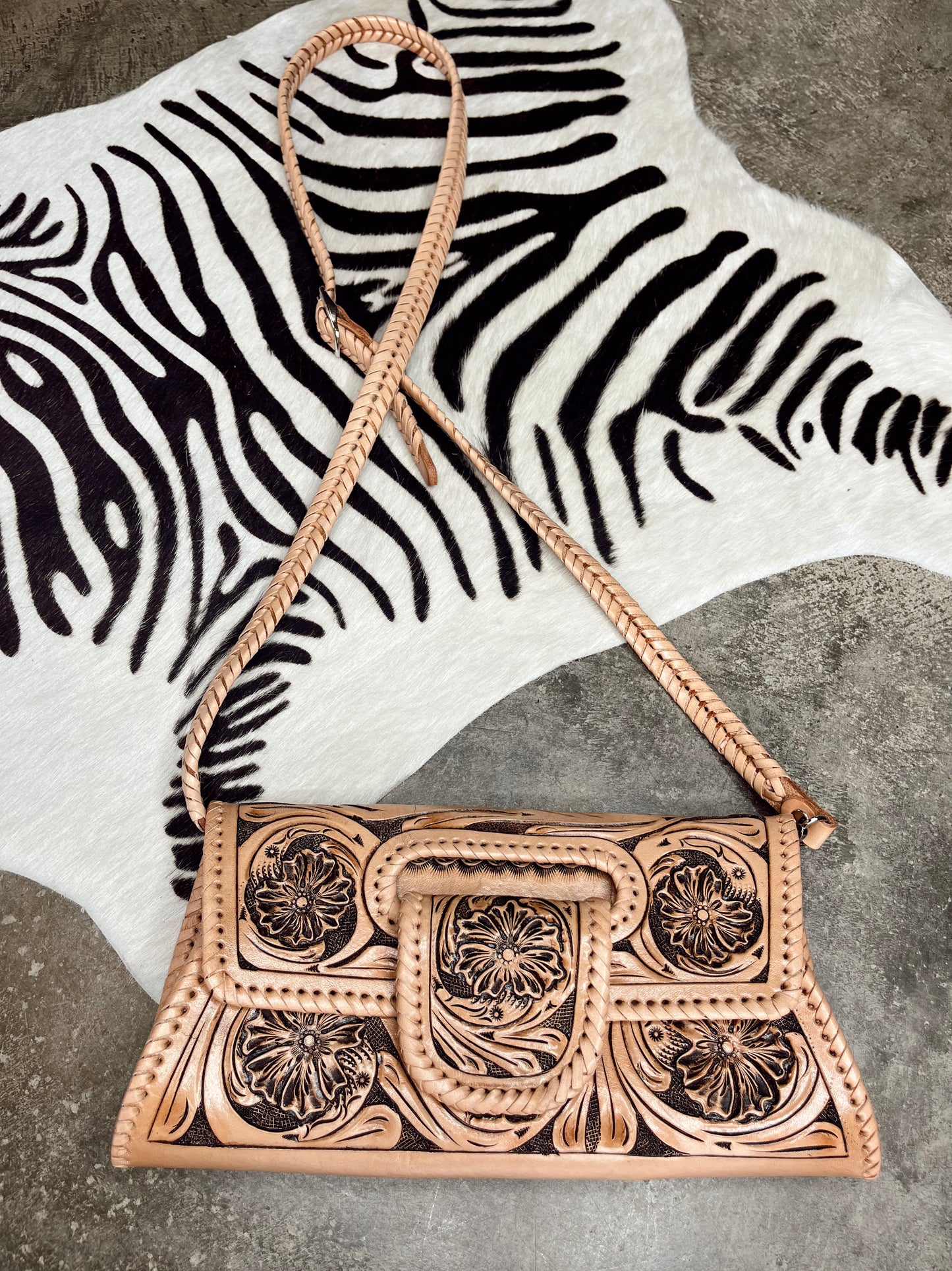 The Lenguete Chico Crossbody