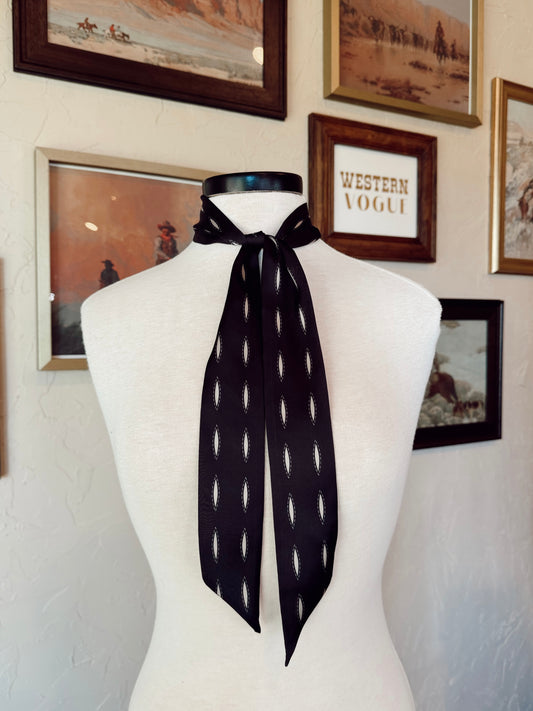 The Buckstitch Twilly in Black