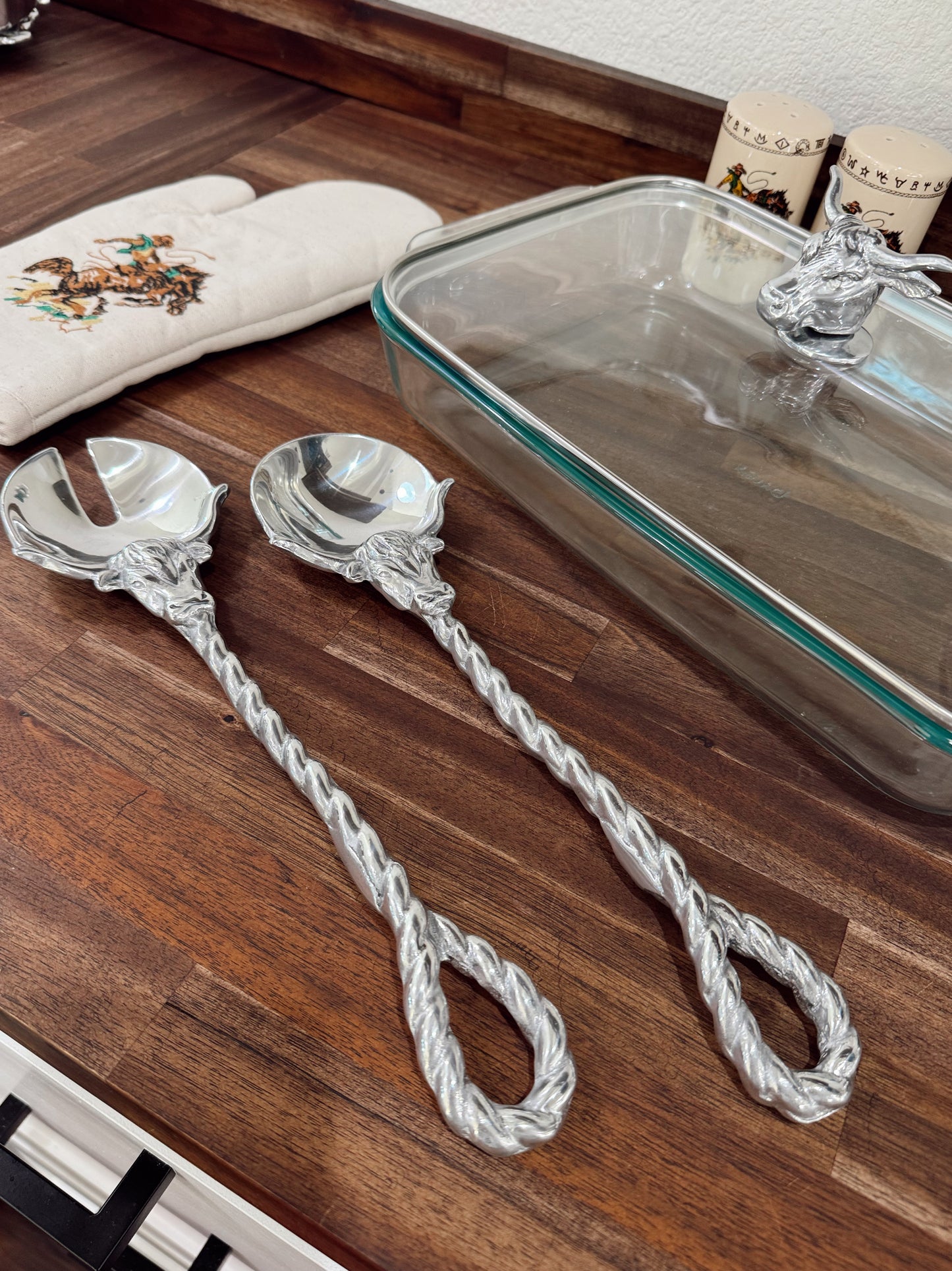 The Longhorn Serving Set