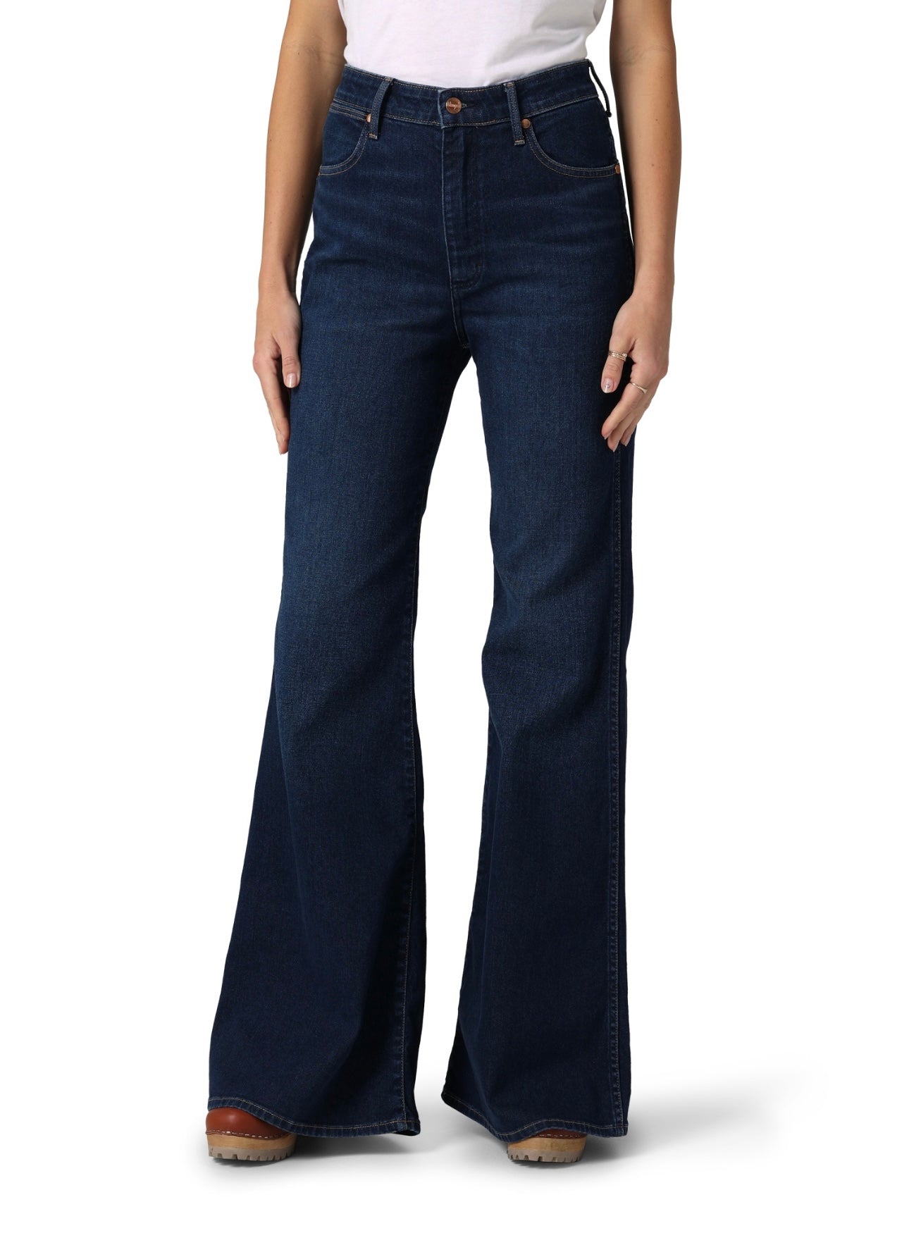 Wrangler Wanderer 622 Dark Wash Flares