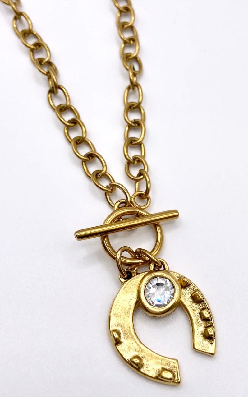 The Lucky Horseshoe Necklace in Gold