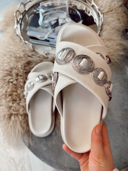 The Gorgene Platform Sandals in Seashell