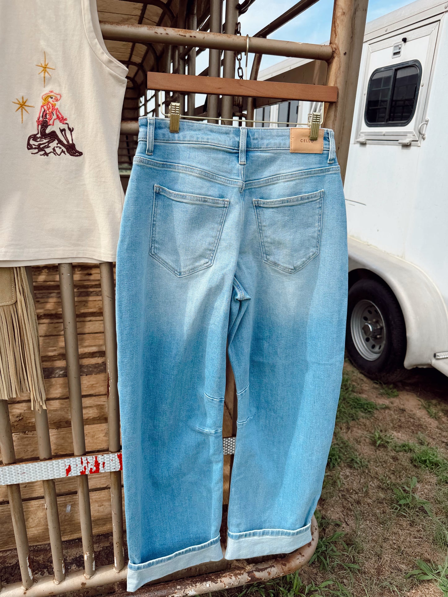 The Clovis Barrel Jeans