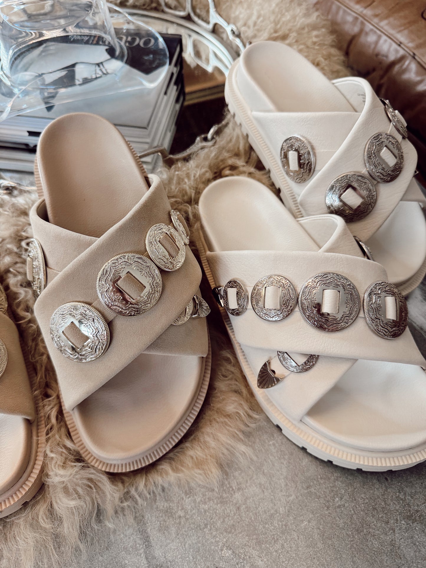 The Gorgene Platform Sandals in Seashell