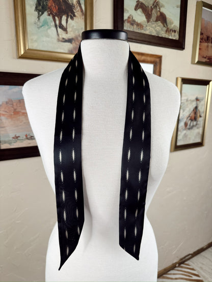 The Buckstitch Twilly in Black
