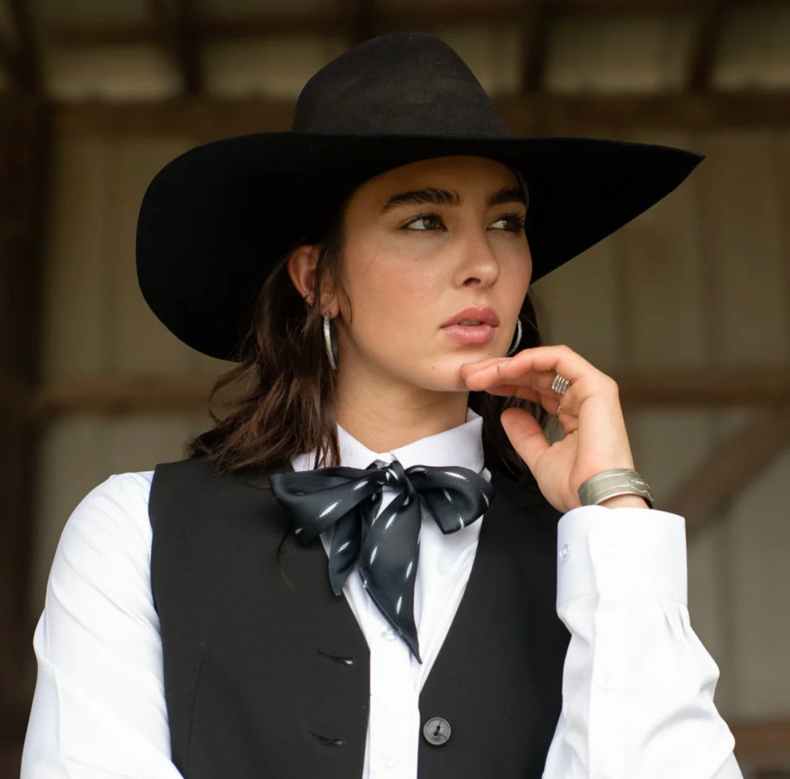 The Buckstitch Twilly in Black