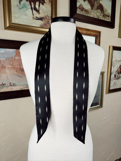 The Buckstitch Twilly in Black