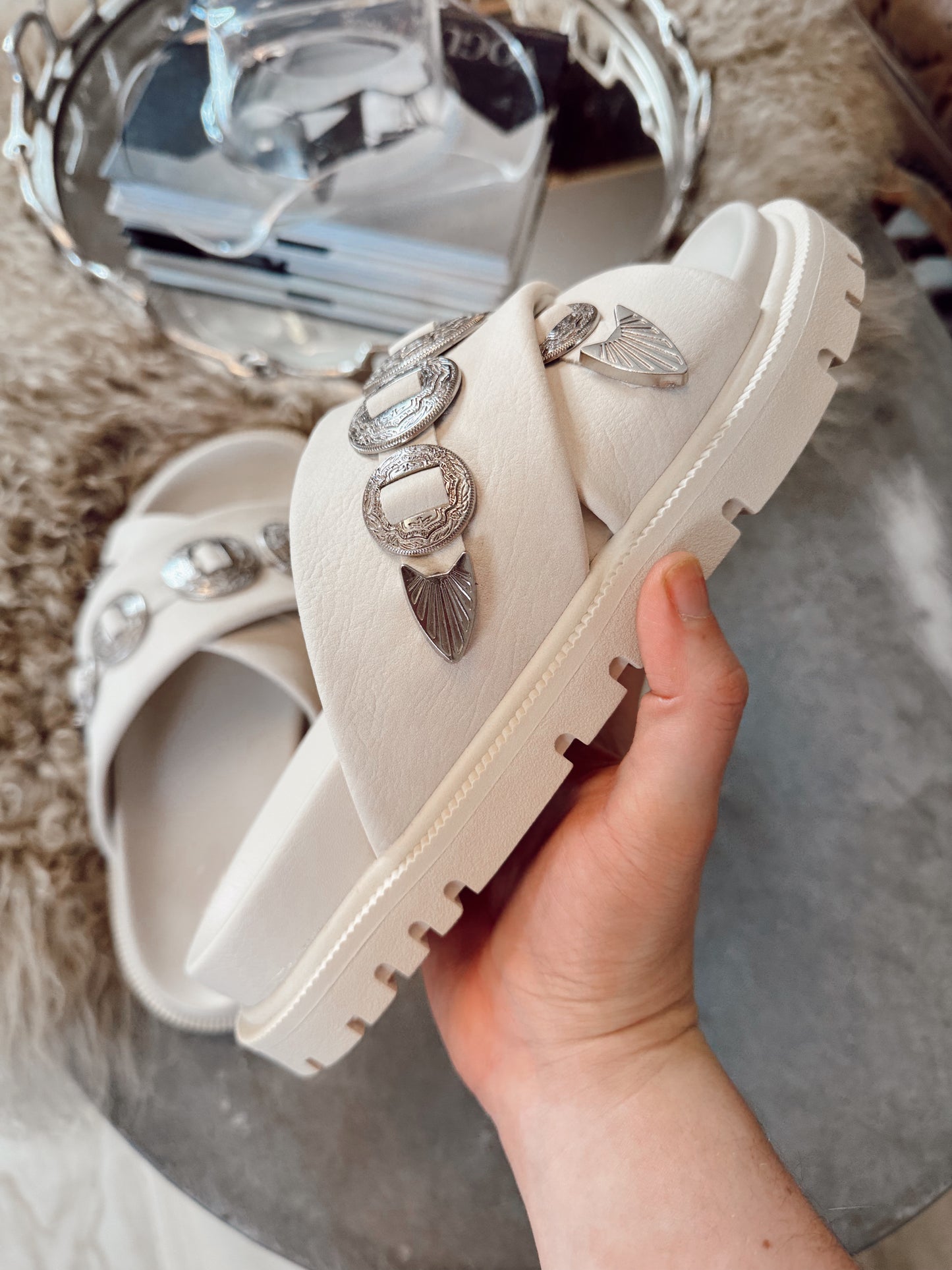 The Gorgene Platform Sandals in Seashell