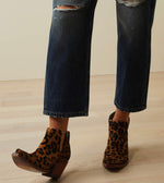 Load image into Gallery viewer, The Ariat Bora Bora Tomboy Straight Jeans

