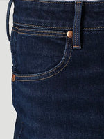 Load image into Gallery viewer, The Wrangler Wanderer 622 Dark Wash Flares
