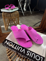Load image into Gallery viewer, The Oscar Sandals in Magenta
