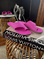 Load image into Gallery viewer, The Oscar Sandals in Magenta
